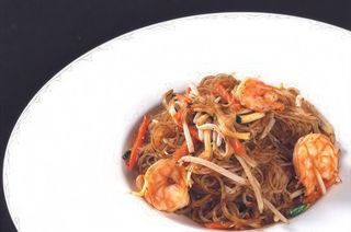 165 Spaghetti di soia con gamberi e verdure