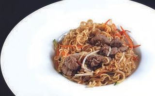 262 Ramen saltati con manzo e verdure