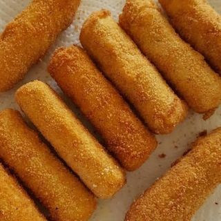 Bastoncini di mozzarella fritte 