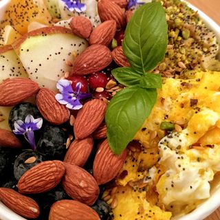 PokÈ Scrambled Bowl del Contadino