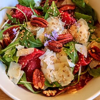 Bresaola di Angus, scaglie di Parmigiano, Noci