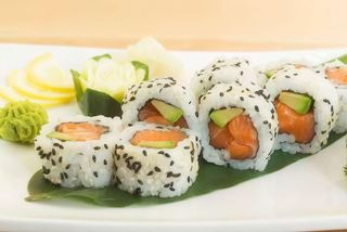 Uramaki Salmone e avocado