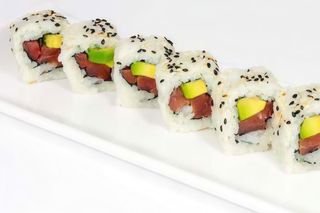 Uramaki Tonno e Avocado 