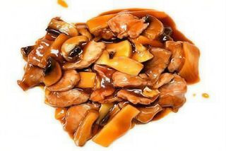 Maiale con bambù e funghi