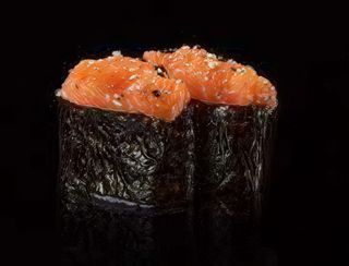 57 Gunkan spicy salmon