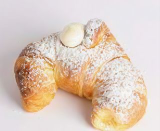 Croissant XXL con ricotta dolce e canditi