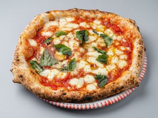 Pizza con provola e pepe