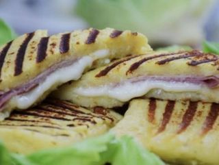 TOAST DI PATATE E PROVOLA CON PROSCIUTTO E FORMAGGIO