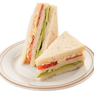 Tramezzino prosciutto + formaggio + insalata + pomodoro