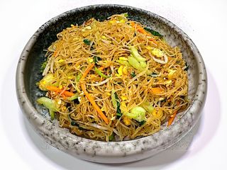 SPAGHETTI DI RISO CON VERDURE 