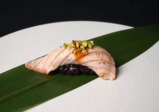 Pistacchio black nigiri
