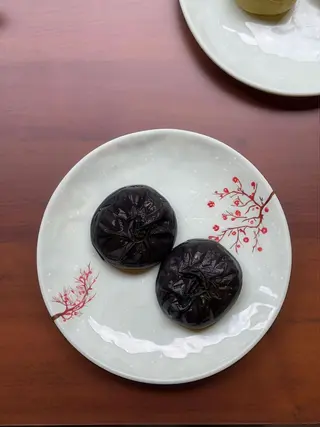 Black bao