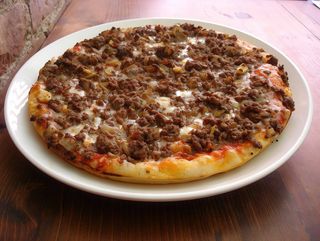 Pizza con carne