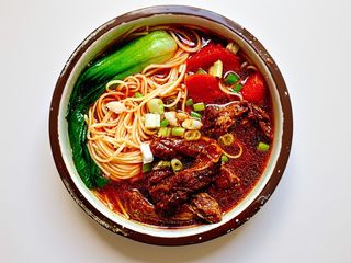 Zuppa di noodles di manzo