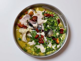 Pesce con verdure sottaceto