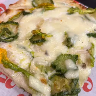 Zucchine , fiori , crema di parmigiano