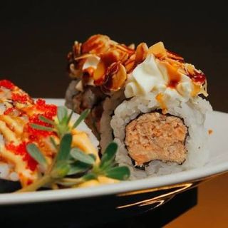 251. Uramaki mandorle teppanyaki 4 pezzi