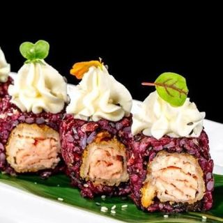 258. Uramaki black roll 4 pezzi