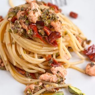 61B.Spaghetti alla piastra con salmone