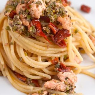 61C.Spaghetti alla piastra con tonno