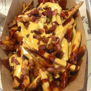 Patatine cheddar e bacon