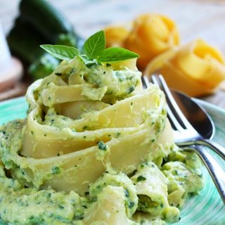 Tagliatelle con crema di fagiolini, patate gratinate e parmigiano