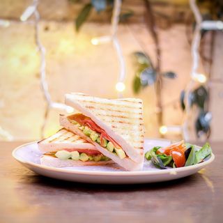 Toast salato avocado & salmone