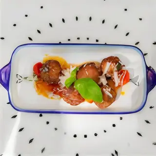 Polpettine di melanzane con pomodorini spadellati e scaglie di grana - 5 pezzi
