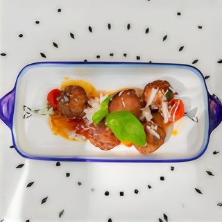 Polpettine di melanzane con pomodorini spadellati e scaglie di grana - 5 pezzi