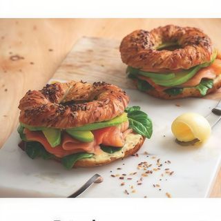 Bagel salmone, philadelphia,Avocado,yogurt o muesli,frutt,cappuccin o sprem