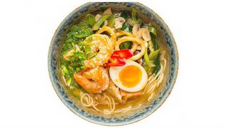 81. Ramen con gamberi