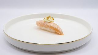 214. Nigiri sake flame cipolla fritti - 2 pezzi