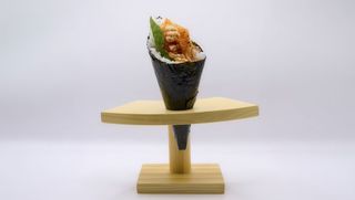 573. Temaki spicy salmon - 1 pezzo