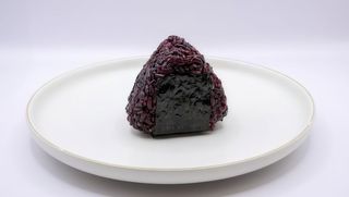 584. Onigiri nero sake cotto