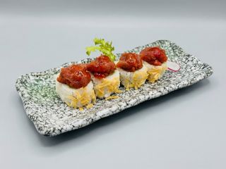 143.Spicy tuna roll