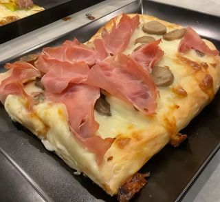 Prosciutto e funghi bianca