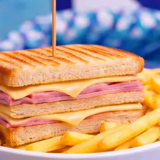 Maxi Toast con patatine