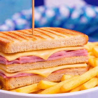 Maxi Toast con patatine