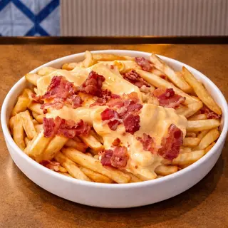 Patatine fritte con bacon e cheddar