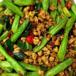 Chinese fried snow peas