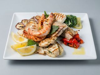 Composizione di pesce al forno