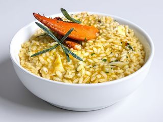 Risotto alla marinara con molluschi, crostacei e frutti di mare