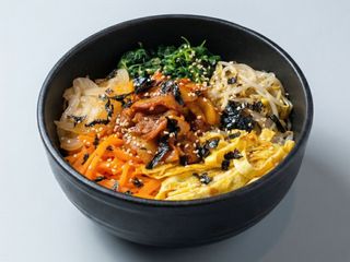 28 Jeyuk bibimbap