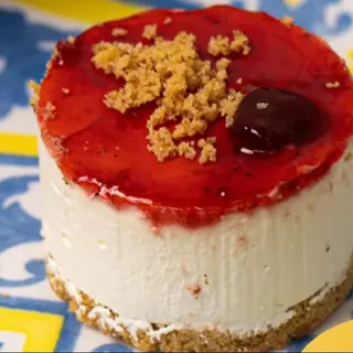Cheescake ai frutti bosco senza glutine e senza lattosio