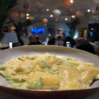 RAVIOLI DI PASTA FRESCA RIPIENI DI CERNIA