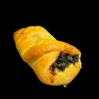 8. Calzoncino pomodoro, mozzarella, spinaci, salsiccia