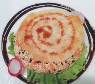 TA7. Sfoglia di pasta ripiena di tartare di salmone piccante