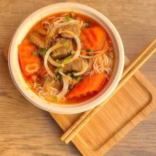Bún bò kho - Spezzatino di manzo piccante con spaghetti di riso