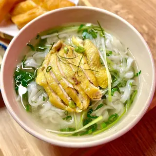Phở gà - Brodo di pollo con carne di pollo