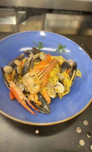 Lo storico tagliolino allo scoglio del teatro